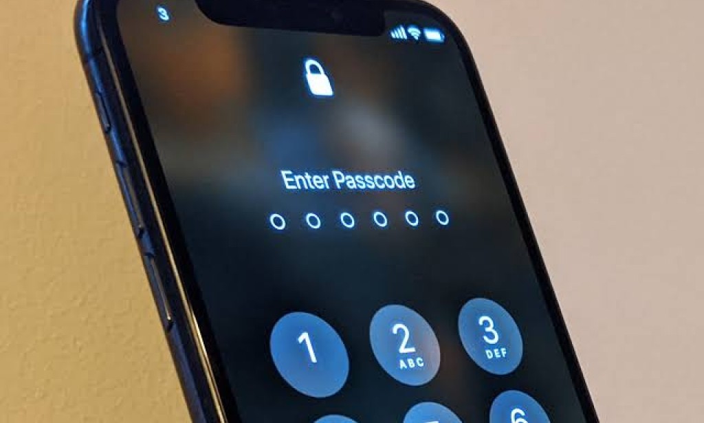 How to make a phone call even when your phone is password locked